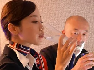 Phiêu lưu, Lôi Đàm có một cô gái ngực to có hình xăm cánh tay dài, nắm lấy con cặc và mút nó thật mạnh, dịch vụ không tốt và nó không cứng sau một thời gian dài